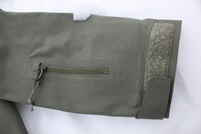 Velcro sleeve and zippered pocket on the Stealth Hoodie. (Photo: Jared Hargrave - UtahOutside.com)