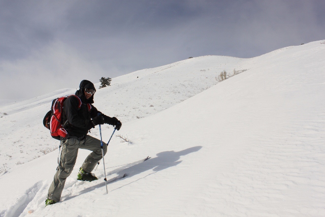 Adam Symonds climbs the east ridge of Bald Mountain East despite brutally cold wind. (Photo: Jared Hargrave - UtahOutside.com)
