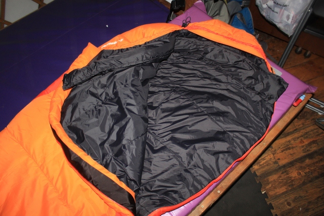 A look at the interior liner of the High Peak USA Latitude -5 sleeping bag. (Photo: Jared Hargrave - UtahOutside.com)