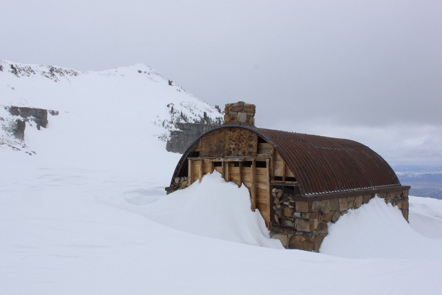Robert's Horn behind the quonset hut on Mount Timpanogos. (Photo: Jared Hargrave - UtahOutside.com)