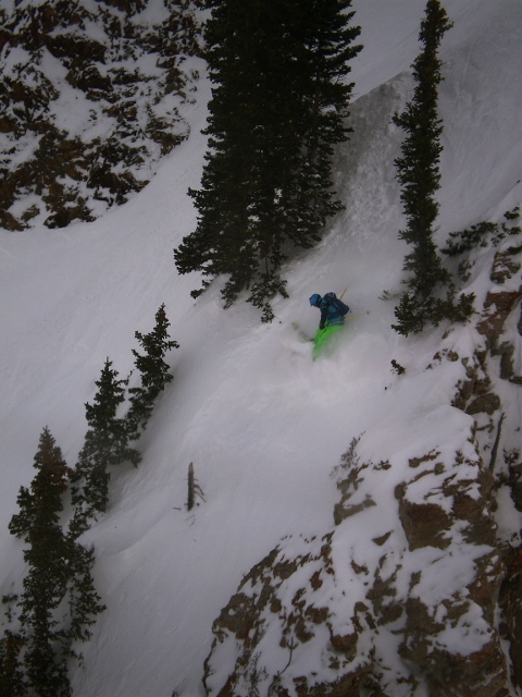 A skiing competitor slashes a line on Silver Fox at the Snowbird Freeride World Tour venue. (Photo: SZW)