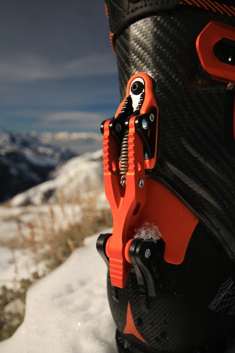 A close look at the Backland Carbon spine. Note the walk/ski switch.