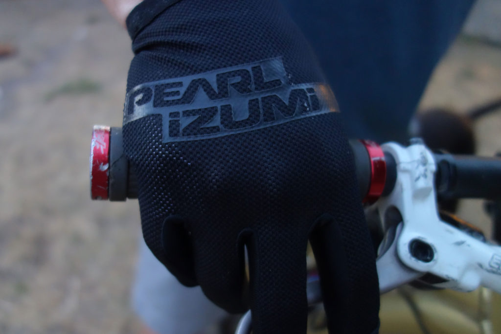 Pearl Izumi Divide Glove on trail in Utah.